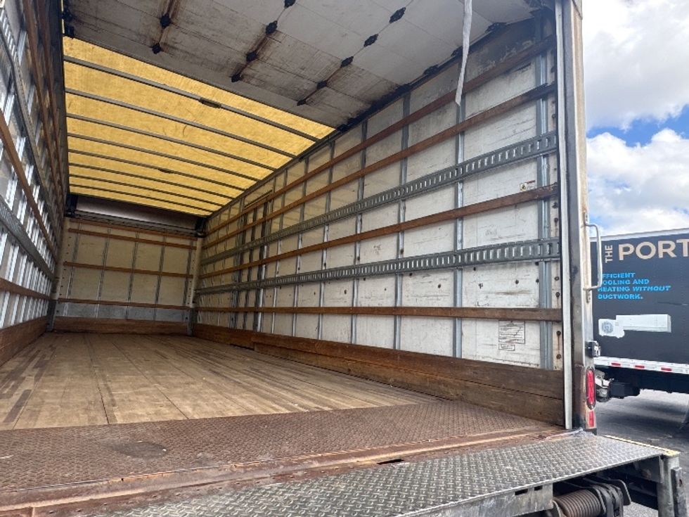 Medium Duty Box Truck-Light and Medium Duty Trucks-International-2018-4300-Braintree-MA-280,435\n\t\tmiles-$ 33,500 - Image 12
