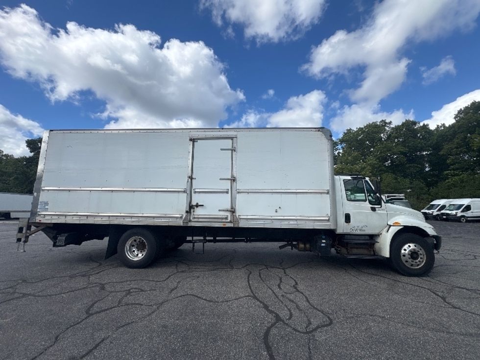 Medium Duty Box Truck-Light and Medium Duty Trucks-International-2018-4300-Braintree-MA-280,435\n\t\tmiles-$ 33,500 - Image 15