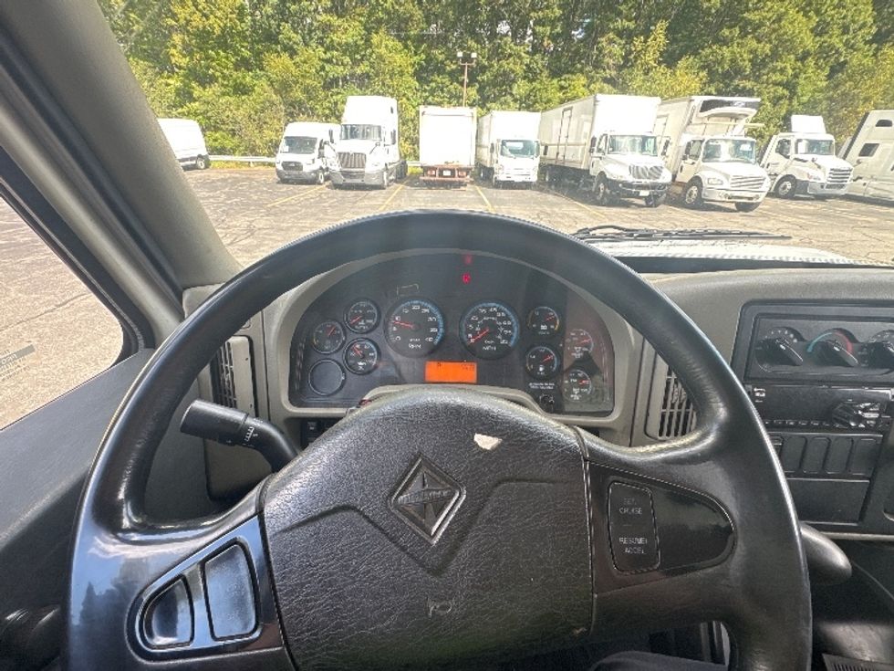 Medium Duty Box Truck-Light and Medium Duty Trucks-International-2018-4300-Braintree-MA-280,435\n\t\tmiles-$ 33,500 - Image 17