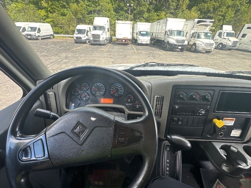 Medium Duty Box Truck-Light and Medium Duty Trucks-International-2018-4300-Braintree-MA-280,435\n\t\tmiles-$ 33,500 - Image 18