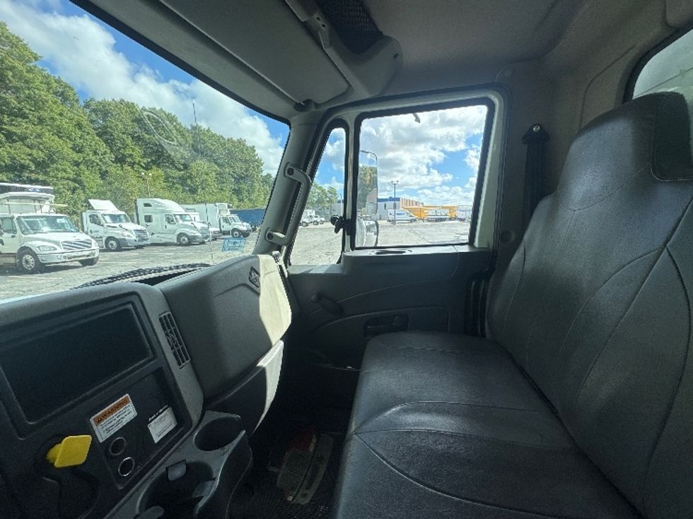 Medium Duty Box Truck-Light and Medium Duty Trucks-International-2018-4300-Braintree-MA-280,435\n\t\tmiles-$ 33,500 - Image 19