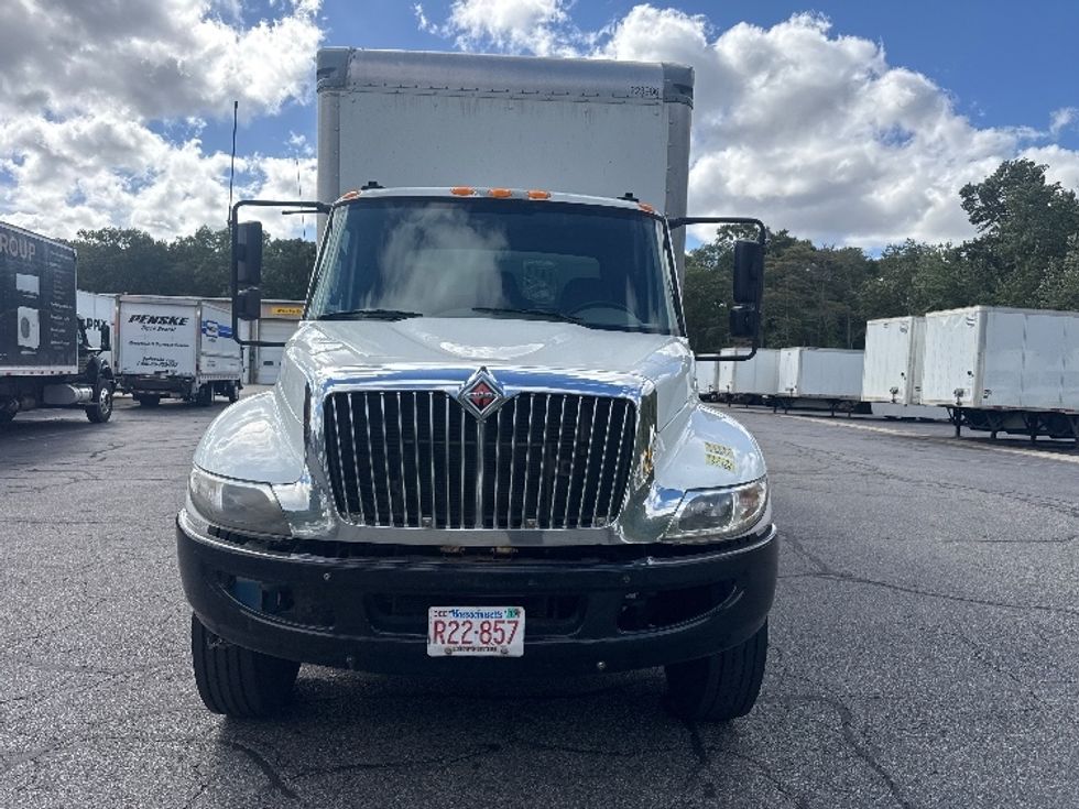 Medium Duty Box Truck-Light and Medium Duty Trucks-International-2018-4300-Braintree-MA-280,435\n\t\tmiles-$ 33,500 - Image 2