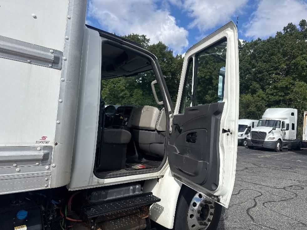 Medium Duty Box Truck-Light and Medium Duty Trucks-International-2018-4300-Braintree-MA-280,435\n\t\tmiles-$ 33,500 - Image 20