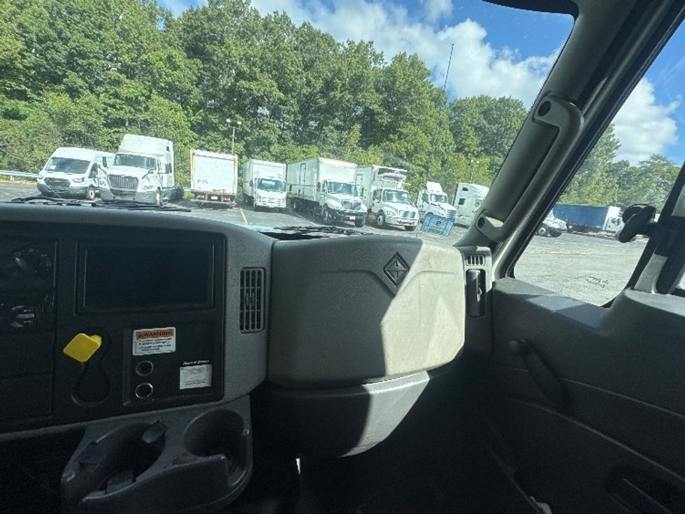 Medium Duty Box Truck-Light and Medium Duty Trucks-International-2018-4300-Braintree-MA-280,435\n\t\tmiles-$ 33,500 - Image 21