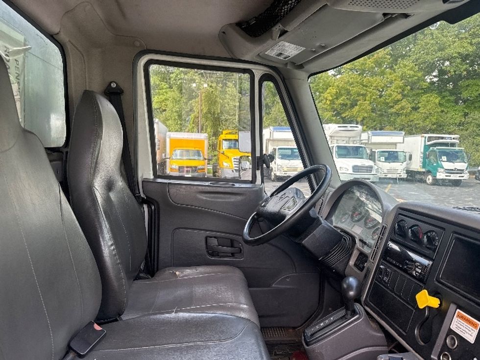 Medium Duty Box Truck-Light and Medium Duty Trucks-International-2018-4300-Braintree-MA-280,435\n\t\tmiles-$ 33,500 - Image 22