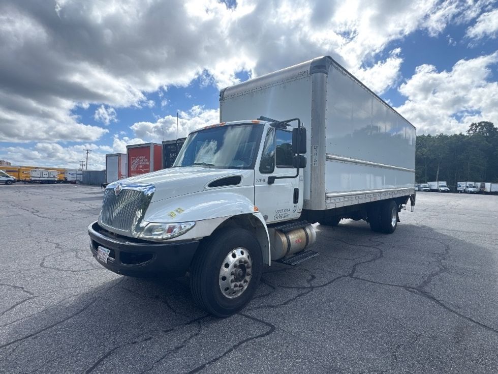 Medium Duty Box Truck-Light and Medium Duty Trucks-International-2018-4300-Braintree-MA-280,435\n\t\tmiles-$ 33,500 - Image 3