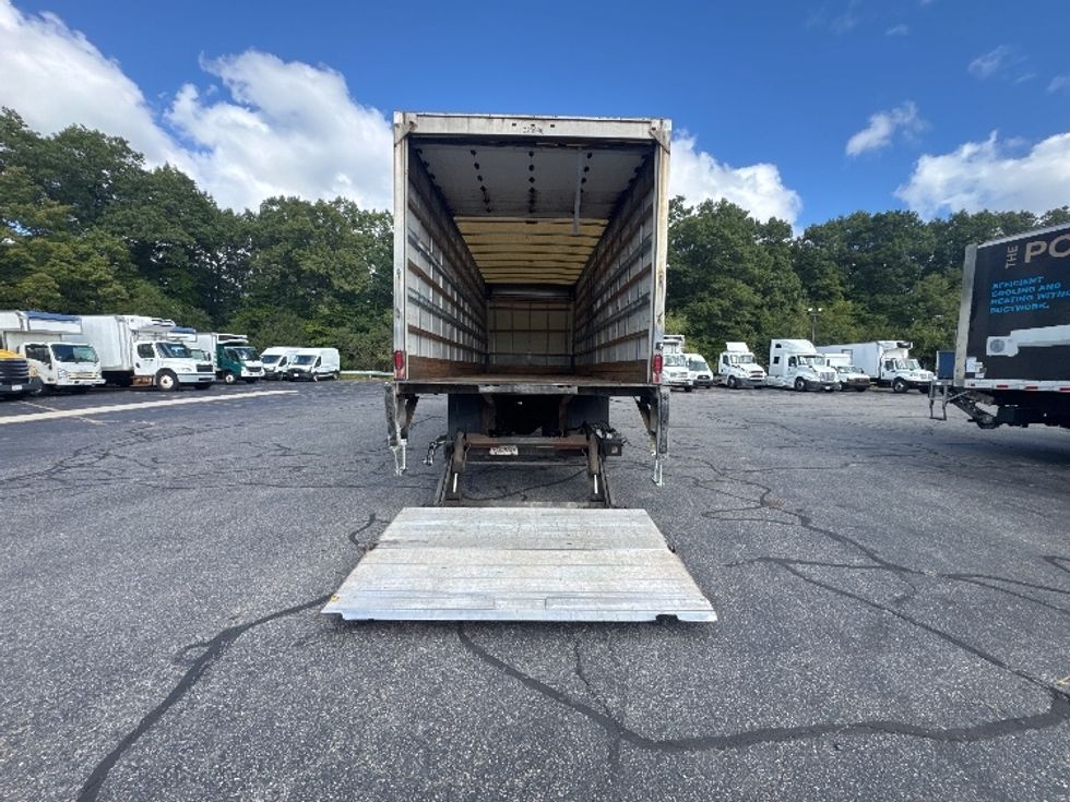 Medium Duty Box Truck-Light and Medium Duty Trucks-International-2018-4300-Braintree-MA-280,435\n\t\tmiles-$ 33,500 - Image 9