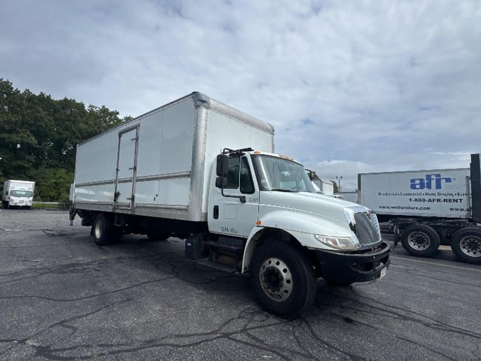 Medium Duty Box Truck-Light and Medium Duty Trucks-International-2018-4300-Braintree-MA-331,672\n\t\tmiles-$ 25,750 - Image 1