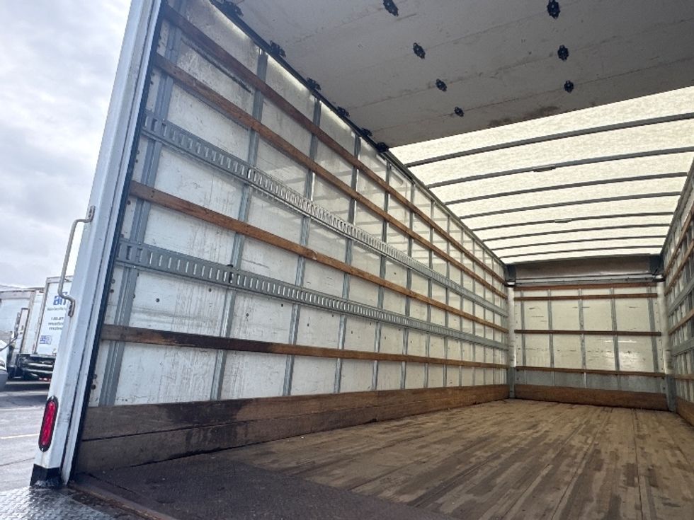 Medium Duty Box Truck-Light and Medium Duty Trucks-International-2018-4300-Braintree-MA-331,672\n\t\tmiles-$ 25,750 - Image 11