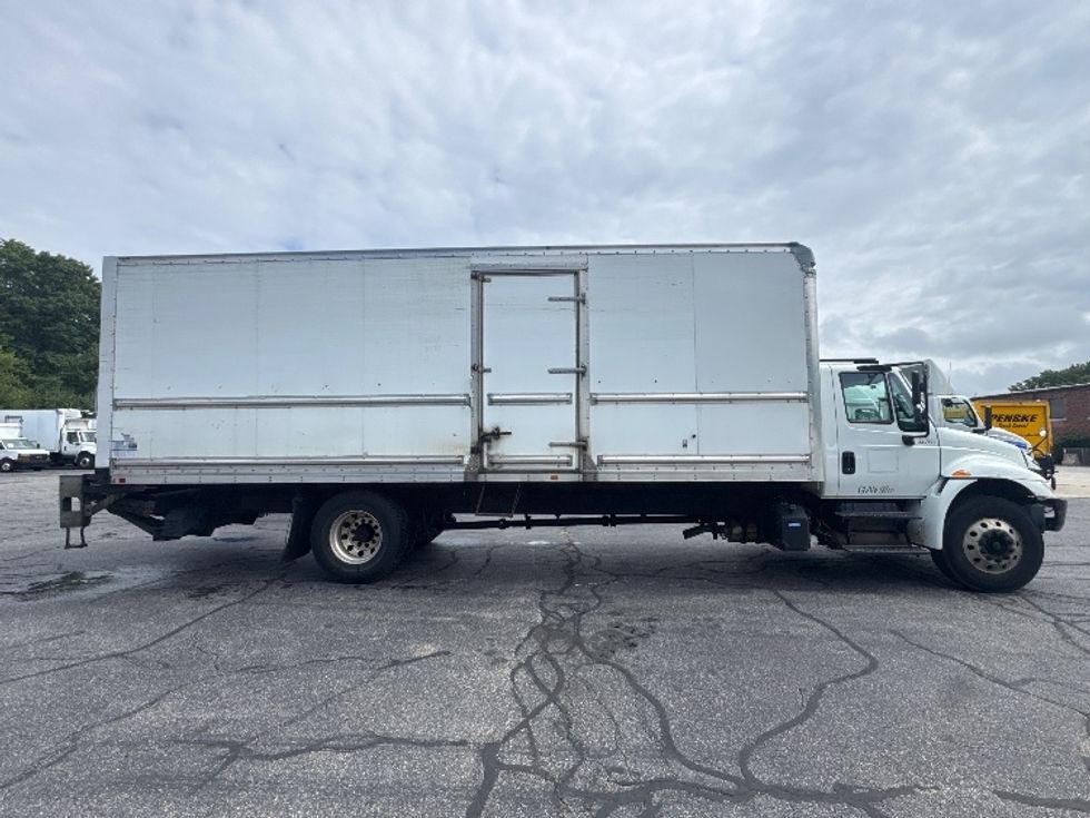 Medium Duty Box Truck-Light and Medium Duty Trucks-International-2018-4300-Braintree-MA-331,672\n\t\tmiles-$ 25,750 - Image 15