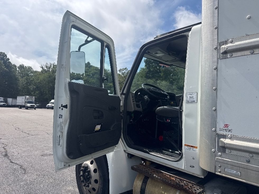 Medium Duty Box Truck-Light and Medium Duty Trucks-International-2018-4300-Braintree-MA-331,672\n\t\tmiles-$ 25,750 - Image 16