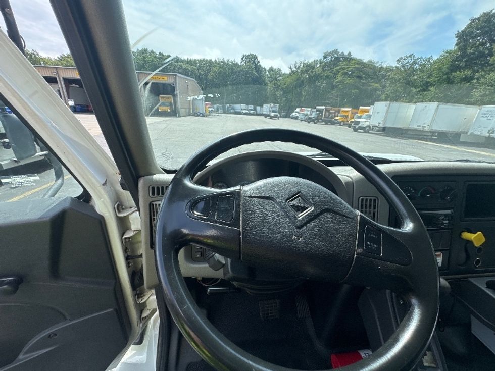 Medium Duty Box Truck-Light and Medium Duty Trucks-International-2018-4300-Braintree-MA-331,672\n\t\tmiles-$ 25,750 - Image 17