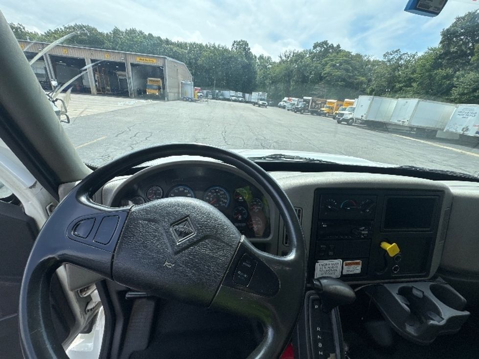 Medium Duty Box Truck-Light and Medium Duty Trucks-International-2018-4300-Braintree-MA-331,672\n\t\tmiles-$ 25,750 - Image 18
