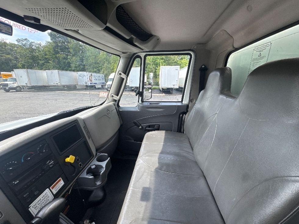 Medium Duty Box Truck-Light and Medium Duty Trucks-International-2018-4300-Braintree-MA-331,672\n\t\tmiles-$ 25,750 - Image 19