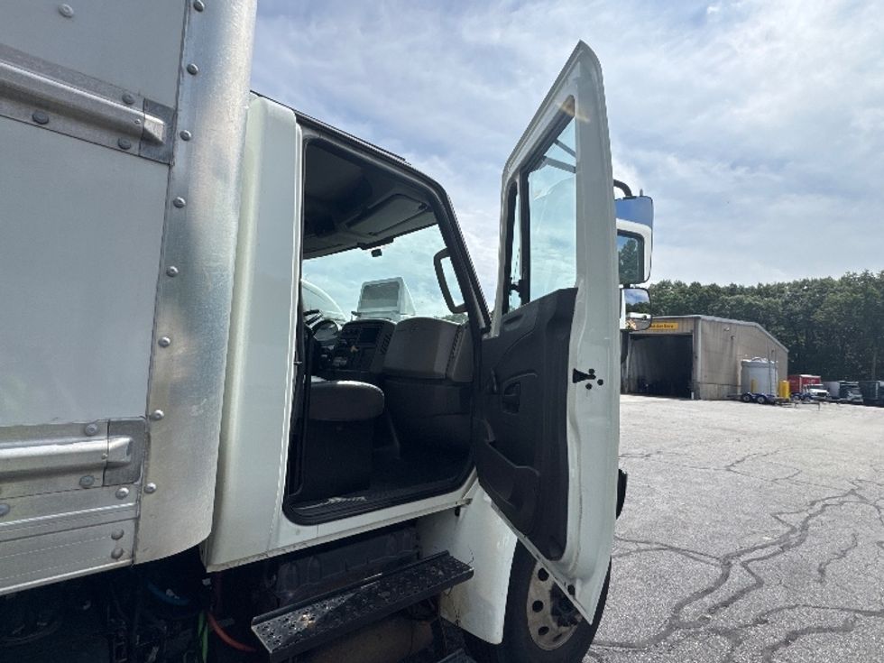 Medium Duty Box Truck-Light and Medium Duty Trucks-International-2018-4300-Braintree-MA-331,672\n\t\tmiles-$ 25,750 - Image 20