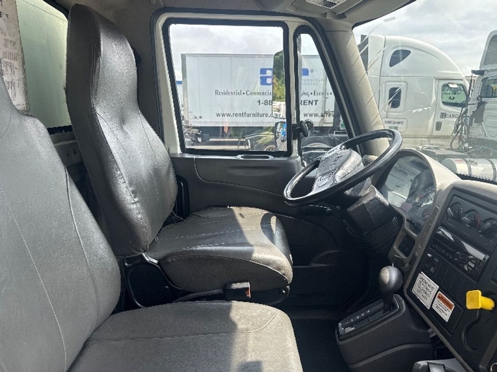 Medium Duty Box Truck-Light and Medium Duty Trucks-International-2018-4300-Braintree-MA-331,672\n\t\tmiles-$ 25,750 - Image 22