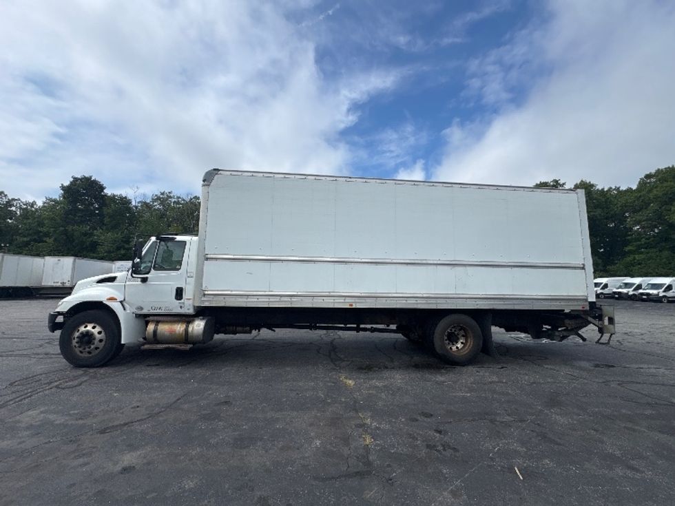 Medium Duty Box Truck-Light and Medium Duty Trucks-International-2018-4300-Braintree-MA-331,672\n\t\tmiles-$ 25,750 - Image 4