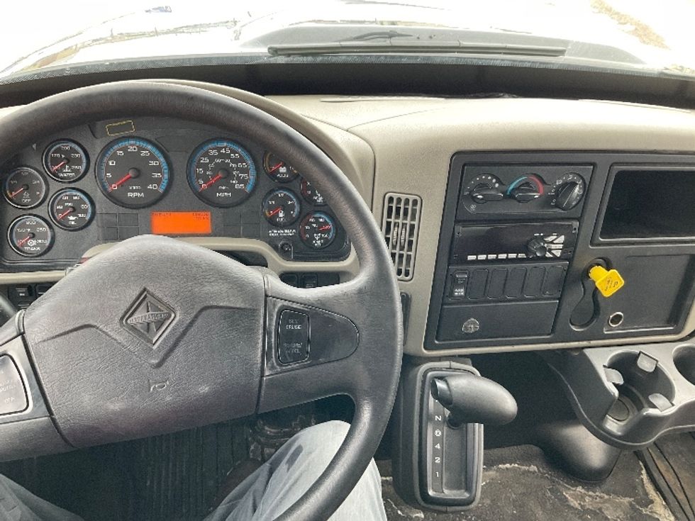 Medium Duty Box Truck-Light and Medium Duty Trucks-International-2018-4300-Brooklyn Park-MN-110,191\n\t\tmiles-$ 45,250 - Image 17