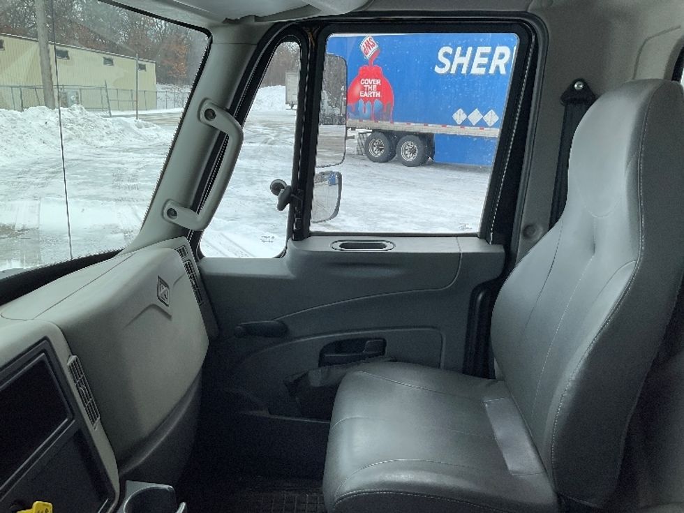 Medium Duty Box Truck-Light and Medium Duty Trucks-International-2018-4300-Brooklyn Park-MN-110,191\n\t\tmiles-$ 45,250 - Image 18