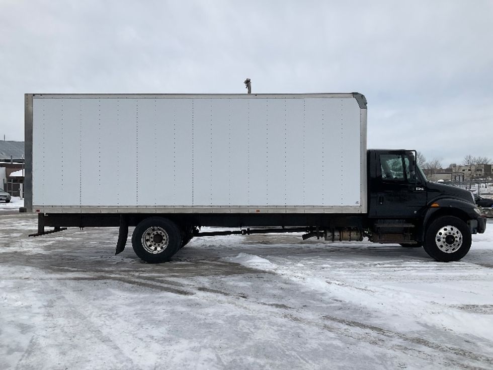 Medium Duty Box Truck-Light and Medium Duty Trucks-International-2018-4300-Brooklyn Park-MN-110,191\n\t\tmiles-$ 45,250 - Image 14