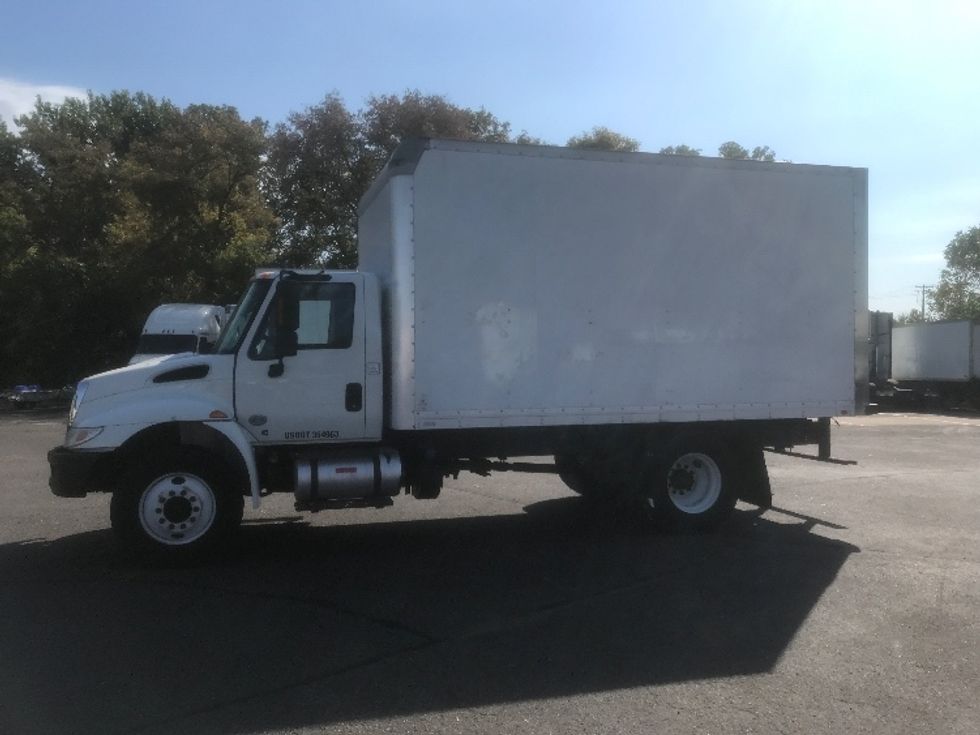Medium Duty Box Truck-Light and Medium Duty Trucks-International-2018-4300-Brooklyn Park-MN-204,767\n\t\tmiles-$ 26,500 - Image 4