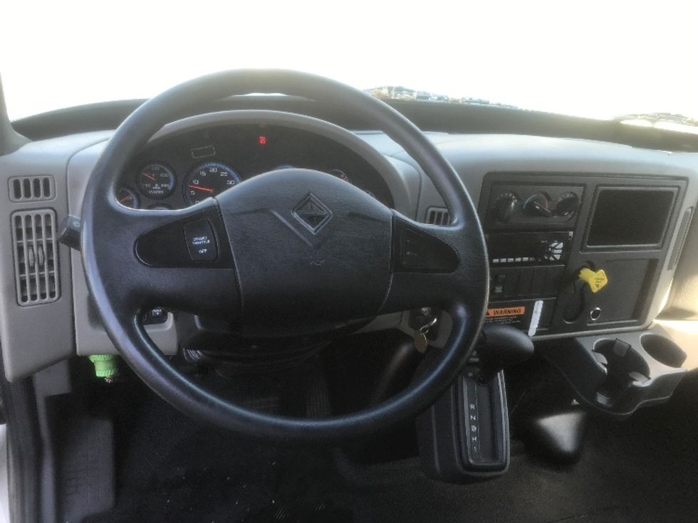 Medium Duty Box Truck-Light and Medium Duty Trucks-International-2018-4300-Brooklyn Park-MN-204,767\n\t\tmiles-$ 26,500 - Image 17