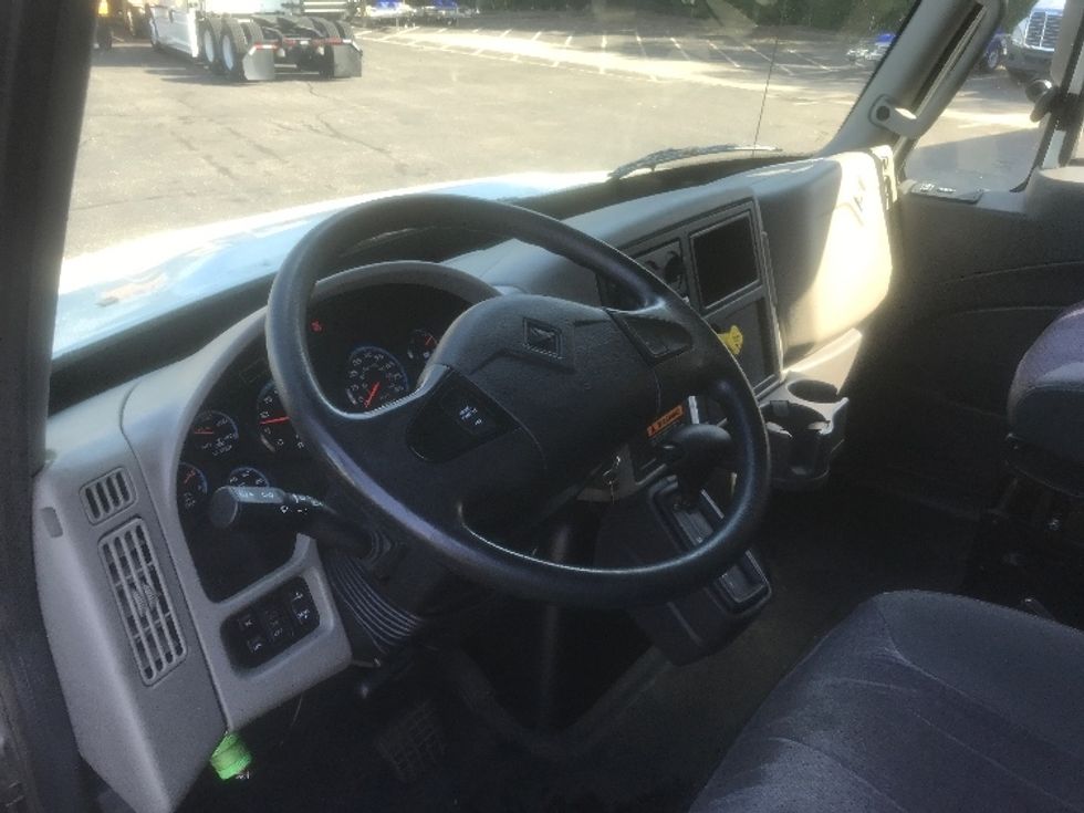Medium Duty Box Truck-Light and Medium Duty Trucks-International-2018-4300-Brooklyn Park-MN-204,767\n\t\tmiles-$ 26,500 - Image 16
