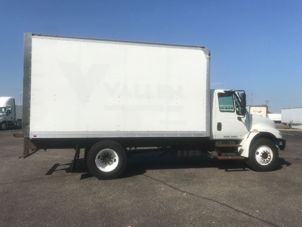 Medium Duty Box Truck-Light and Medium Duty Trucks-International-2018-4300-Brooklyn Park-MN-204,767\n\t\tmiles-$ 26,500 - Image 14