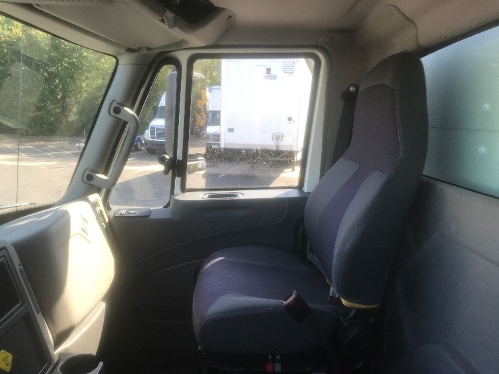Medium Duty Box Truck-Light and Medium Duty Trucks-International-2018-4300-Brooklyn Park-MN-204,767\n\t\tmiles-$ 26,500 - Image 18