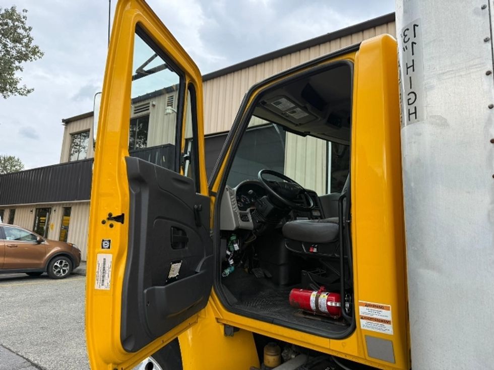 Medium Duty Box Truck-Light and Medium Duty Trucks-International-2018-4300-Burnaby-BC-181,383\n\t\tkm-$ 59,250 - Image 13