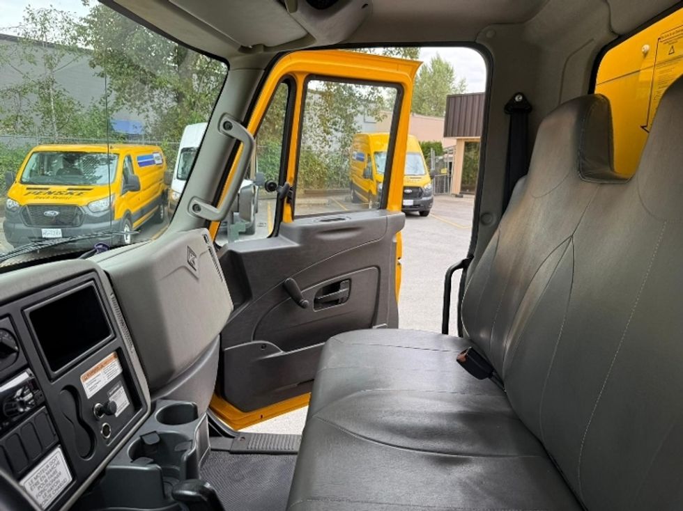 Medium Duty Box Truck-Light and Medium Duty Trucks-International-2018-4300-Burnaby-BC-181,383\n\t\tkm-$ 59,250 - Image 15