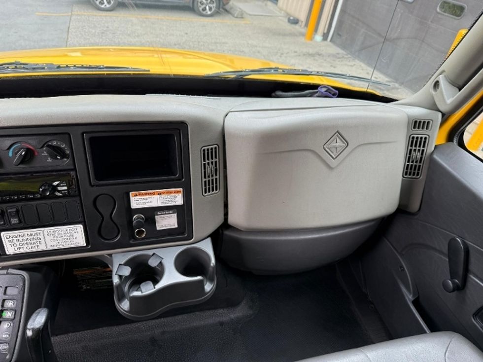 2018 International 4300 DuraStar 4300 photo 12
