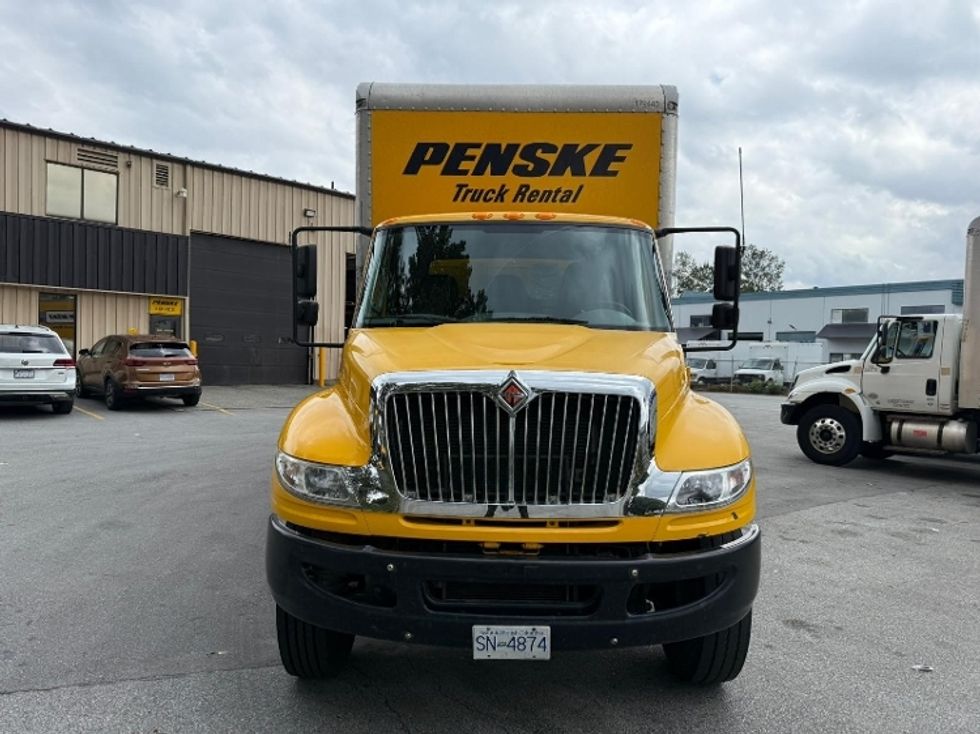 2018 International 4300 DuraStar 4300 photo 2
