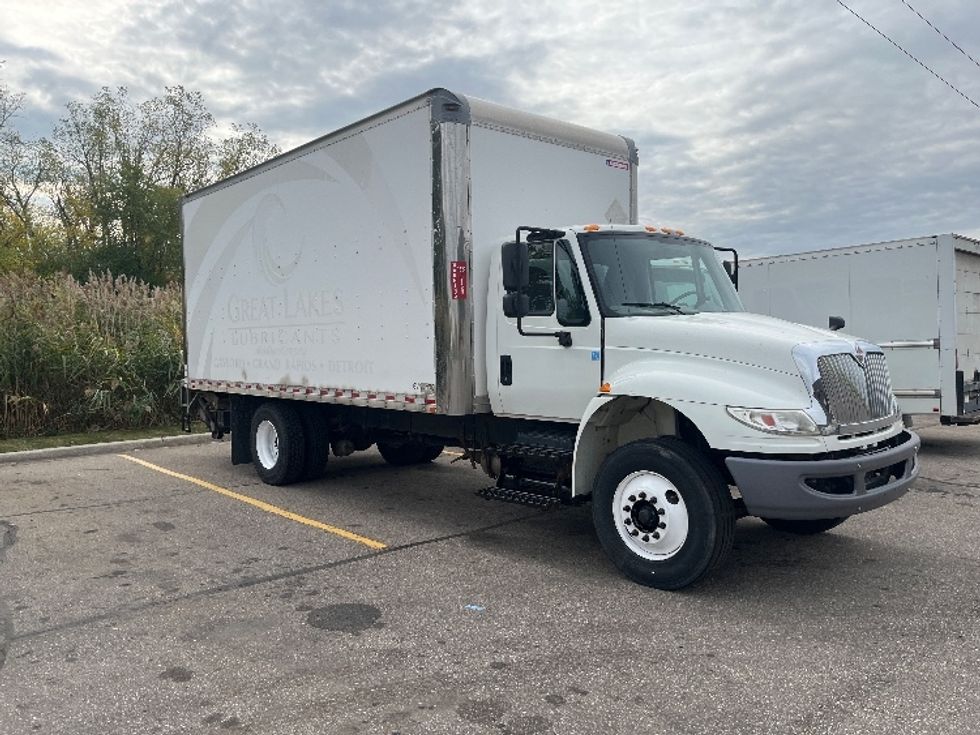 Medium Duty Box Truck-Light and Medium Duty Trucks-International-2018-4300-Byron Center-MI-205,880\n\t\tmiles-$ 29,250 - Image 1