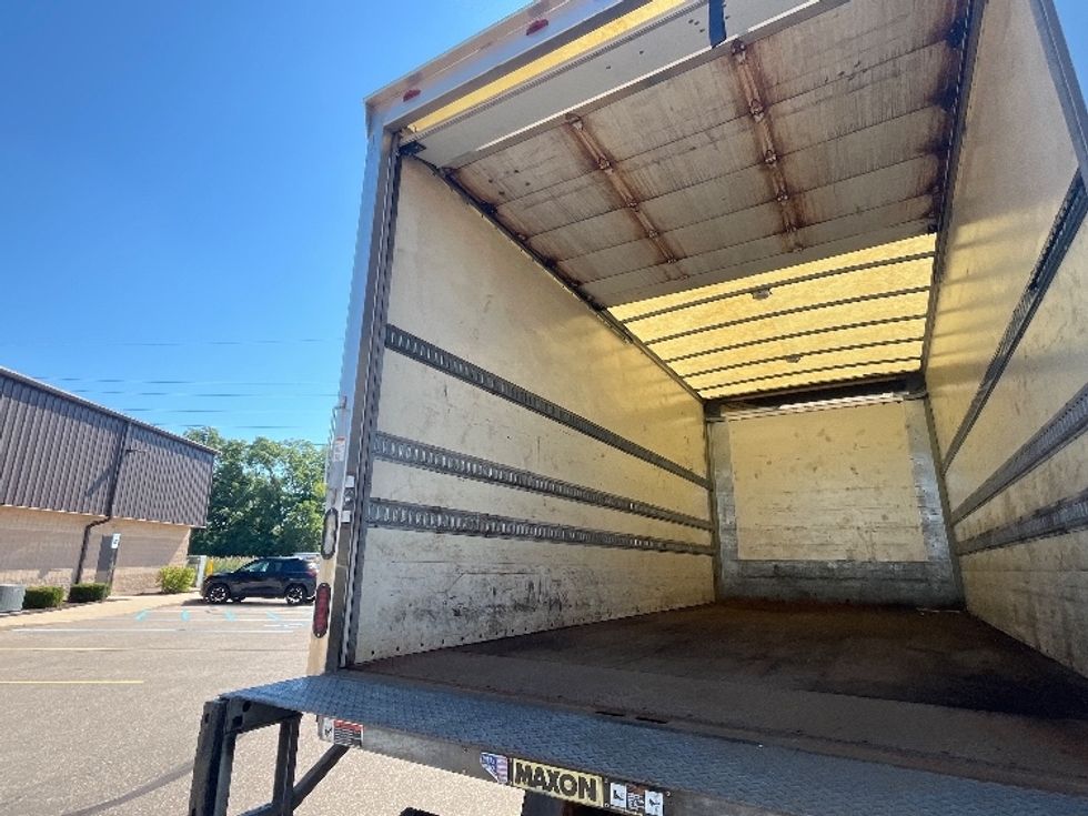 Medium Duty Box Truck-Light and Medium Duty Trucks-International-2018-4300-Byron Center-MI-205,880\n\t\tmiles-$ 29,250 - Image 11