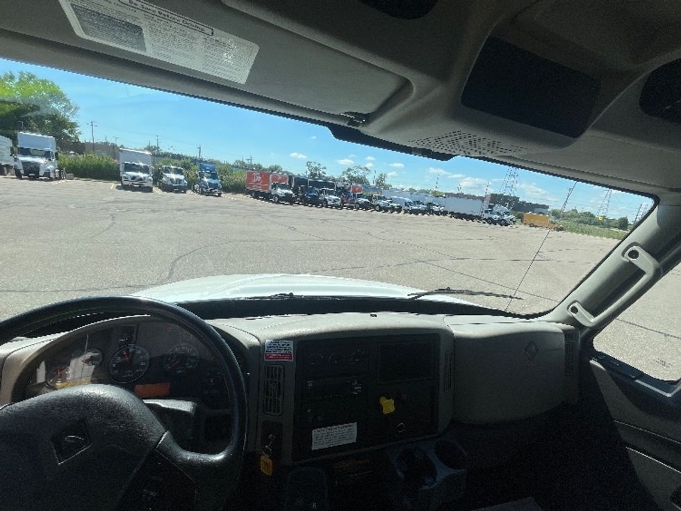 Medium Duty Box Truck-Light and Medium Duty Trucks-International-2018-4300-Byron Center-MI-205,880\n\t\tmiles-$ 29,250 - Image 16