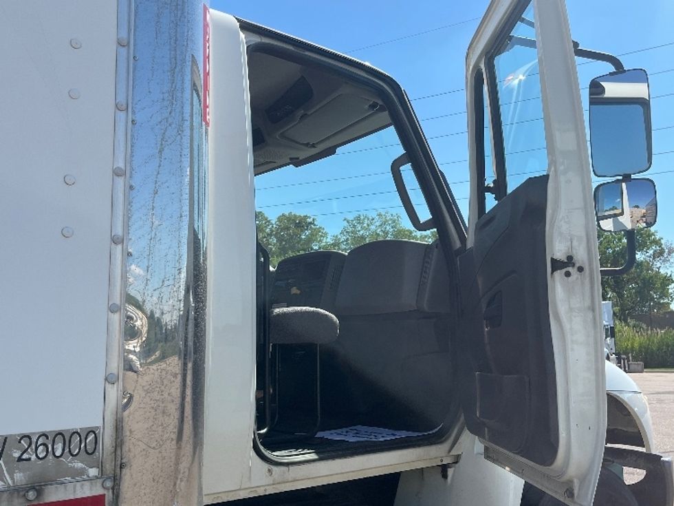Medium Duty Box Truck-Light and Medium Duty Trucks-International-2018-4300-Byron Center-MI-205,880\n\t\tmiles-$ 29,250 - Image 18
