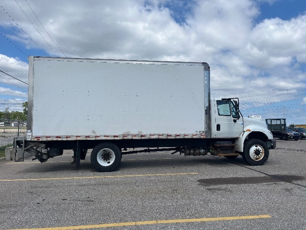 Medium Duty Box Truck-Light and Medium Duty Trucks-International-2018-4300-Byron Center-MI-205,880\n\t\tmiles-$ 29,250 - Image 15