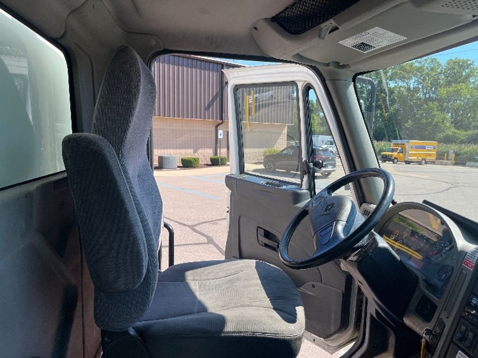 Medium Duty Box Truck-Light and Medium Duty Trucks-International-2018-4300-Byron Center-MI-205,880\n\t\tmiles-$ 29,250 - Image 20