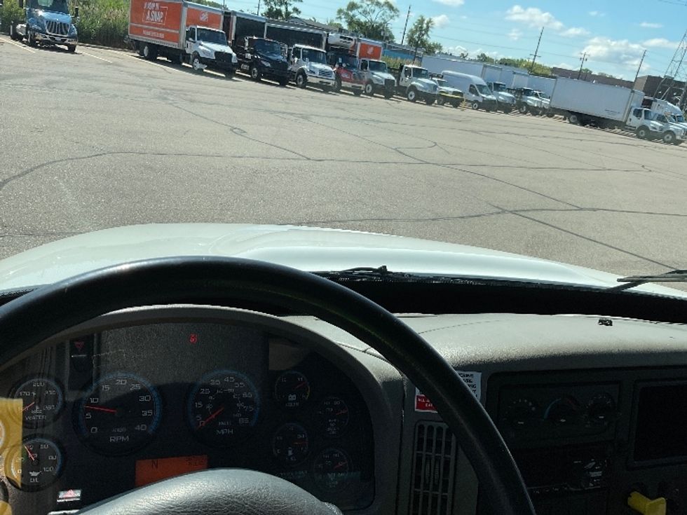 Medium Duty Box Truck-Light and Medium Duty Trucks-International-2018-4300-Byron Center-MI-205,880\n\t\tmiles-$ 29,250 - Image 23