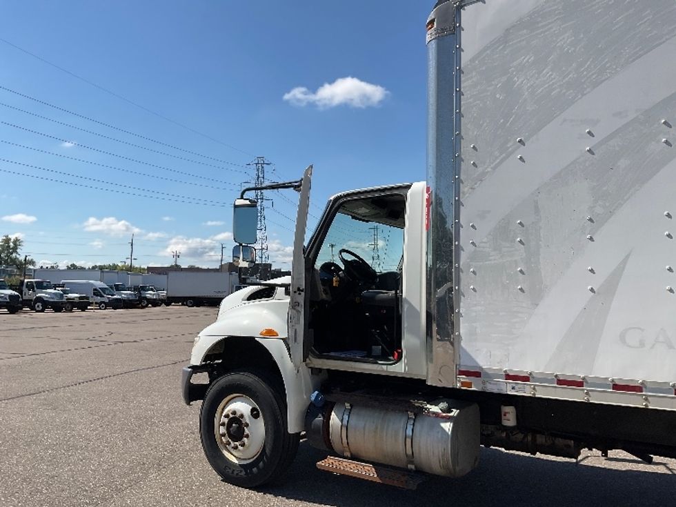 Medium Duty Box Truck-Light and Medium Duty Trucks-International-2018-4300-Byron Center-MI-205,880\n\t\tmiles-$ 29,250 - Image 24