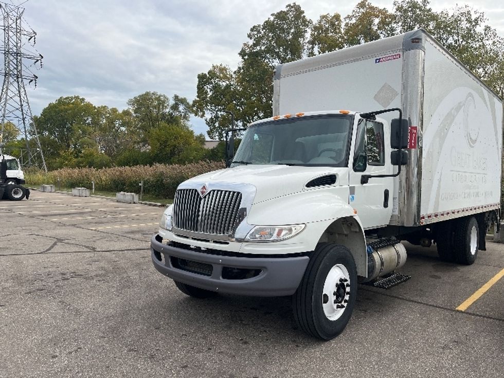 Medium Duty Box Truck-Light and Medium Duty Trucks-International-2018-4300-Byron Center-MI-205,880\n\t\tmiles-$ 29,250 - Image 3