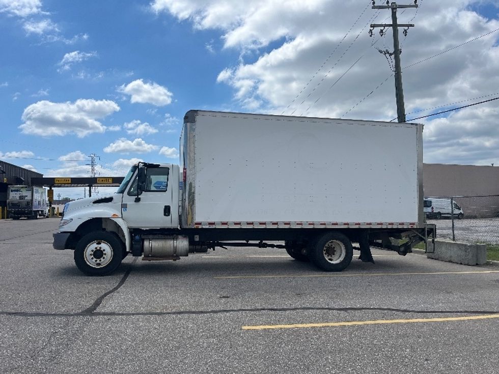 Medium Duty Box Truck-Light and Medium Duty Trucks-International-2018-4300-Byron Center-MI-205,880\n\t\tmiles-$ 29,250 - Image 4