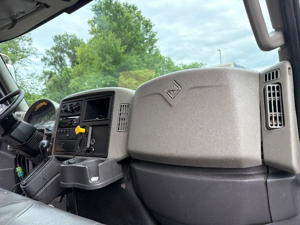 Medium Duty Box Truck-Light and Medium Duty Trucks-International-2018-4300-Capitol Heights-MD-122,128\n\t\tmiles-$ 52,250 - Image 17