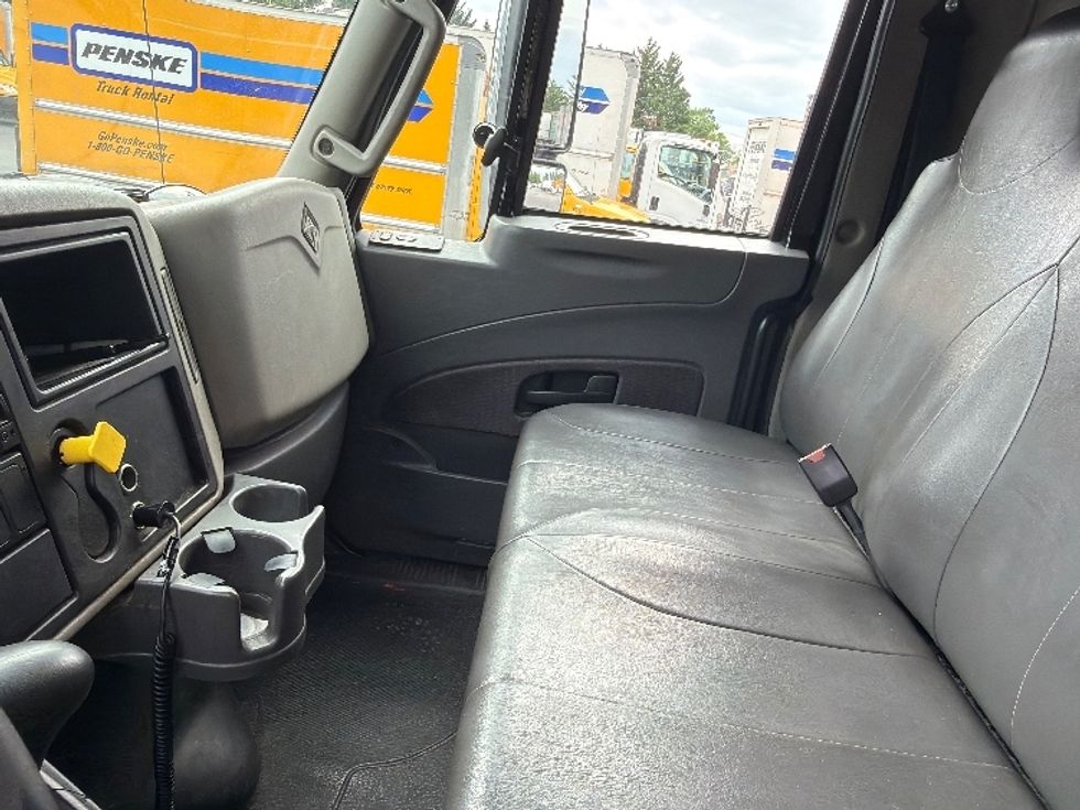 Medium Duty Box Truck-Light and Medium Duty Trucks-International-2018-4300-Capitol Heights-MD-122,128\n\t\tmiles-$ 52,250 - Image 19