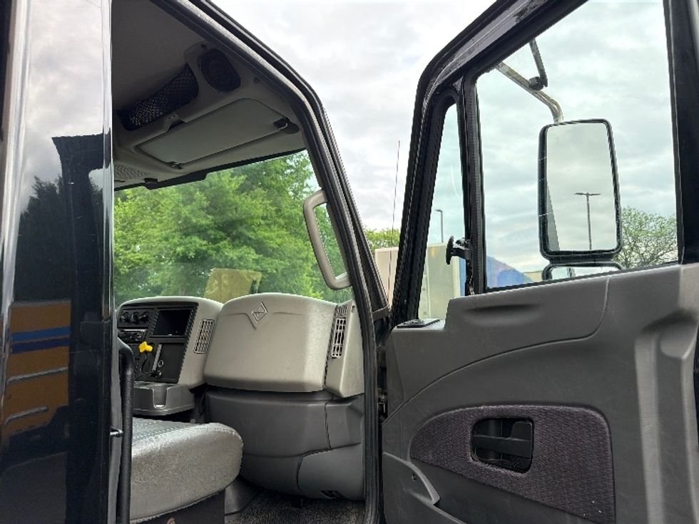 Medium Duty Box Truck-Light and Medium Duty Trucks-International-2018-4300-Capitol Heights-MD-122,128\n\t\tmiles-$ 52,250 - Image 20