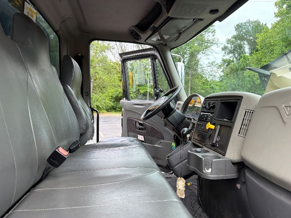 Medium Duty Box Truck-Light and Medium Duty Trucks-International-2018-4300-Capitol Heights-MD-122,128\n\t\tmiles-$ 52,250 - Image 21