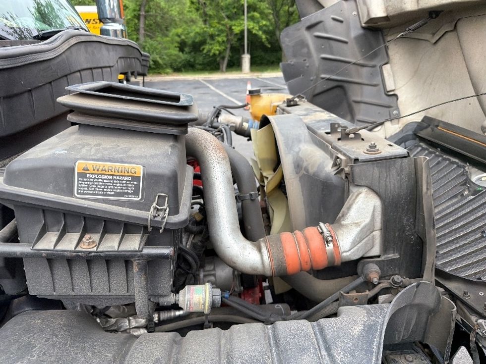 Medium Duty Box Truck-Light and Medium Duty Trucks-International-2018-4300-Capitol Heights-MD-122,128\n\t\tmiles-$ 52,250 - Image 22