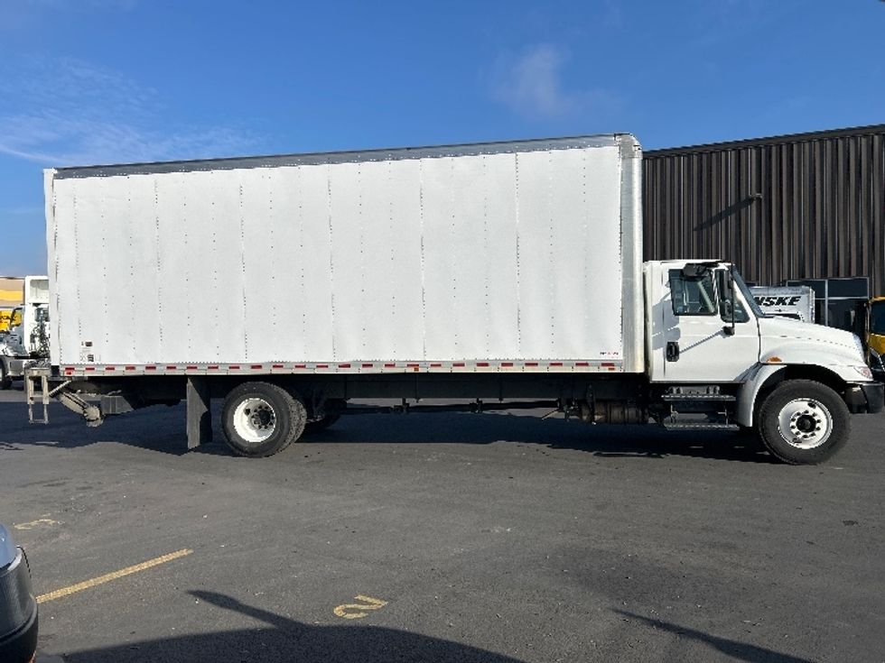 Medium Duty Box Truck-Light and Medium Duty Trucks-International-2018-4300-Clackamas-OR-139,726\n\t\tmiles-$ 46,000 - Image 16
