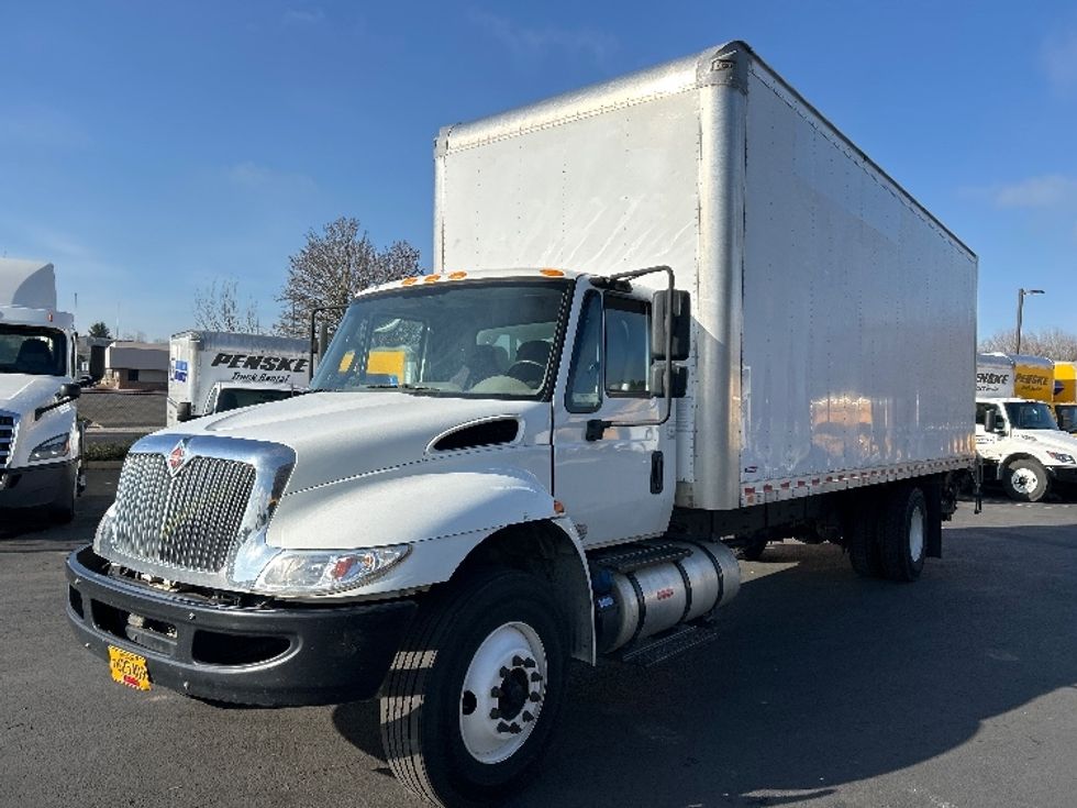 Medium Duty Box Truck-Light and Medium Duty Trucks-International-2018-4300-Clackamas-OR-139,726\n\t\tmiles-$ 46,000 - Image 3